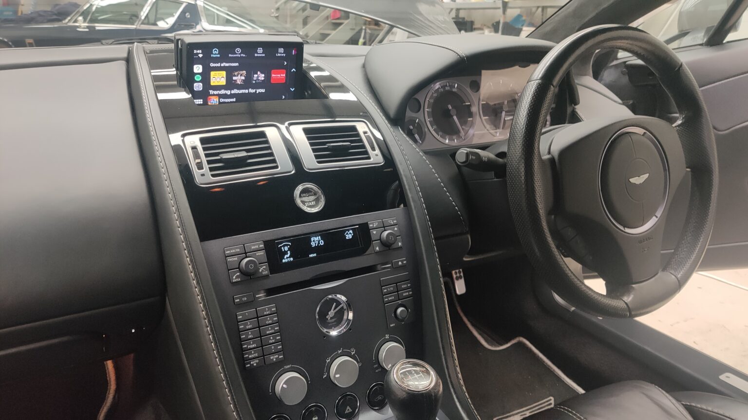 Aston Martin - Android Auto