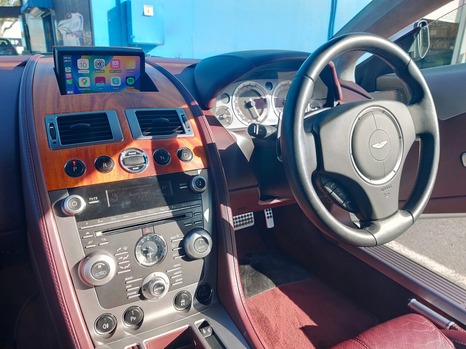 DB9 Convertible - CarPlay