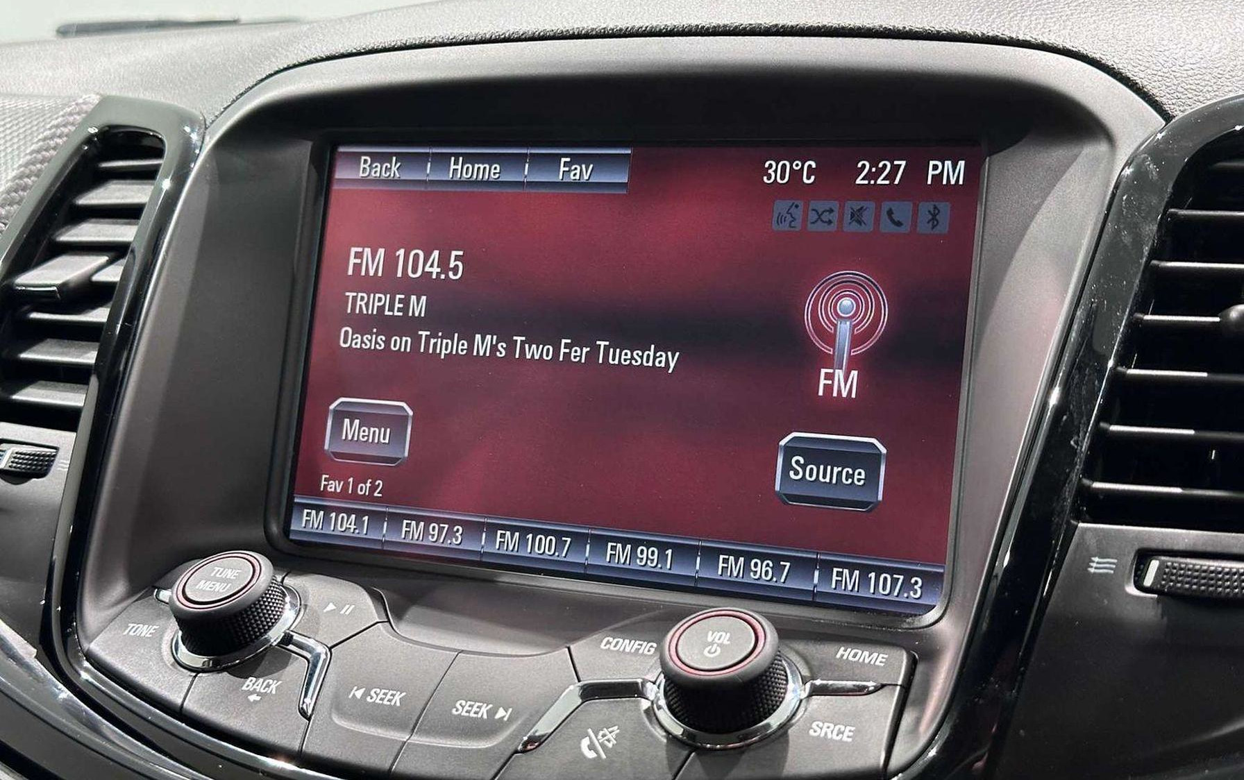 Holden VF Commodore Radio