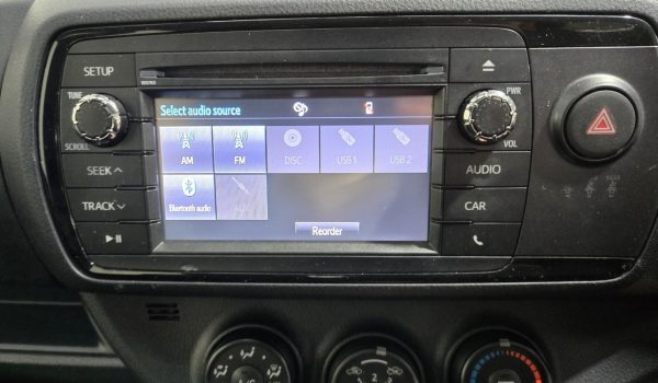 Yaris - 6.5in radio